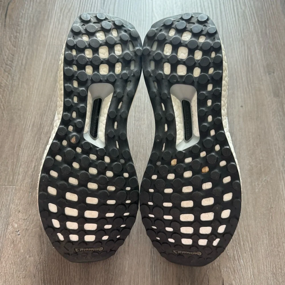adidas ultraboosts - Picture 2 of 4